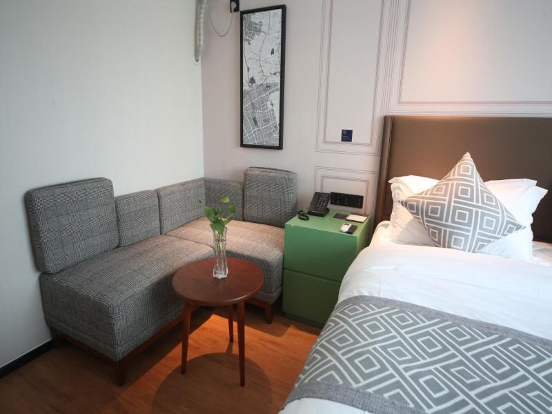 Gma Hotel Shanghai Wuning Road Zhenping Road Metro Station Bagian luar foto