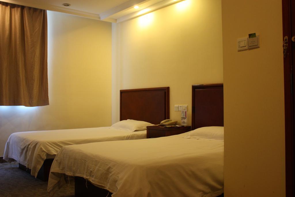 Gma Hotel Shanghai Wuning Road Zhenping Road Metro Station Bagian luar foto